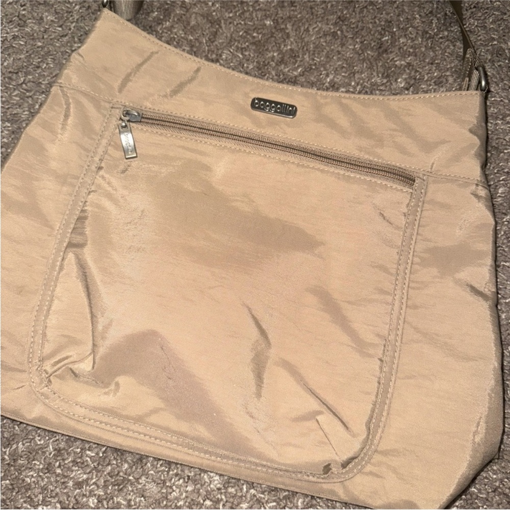 Baggallini Tan Crossbody Bag.